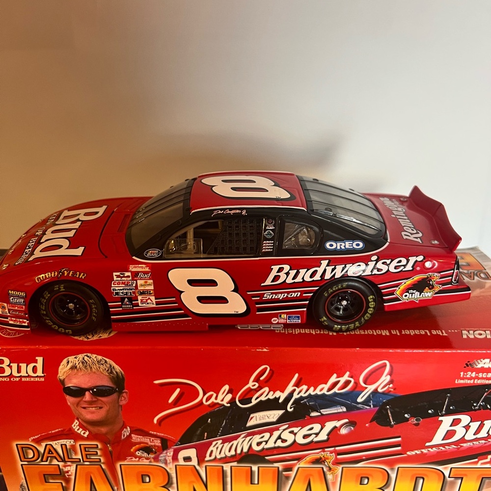 DALE EARNHARD JR. #8 Budweiser Remington car 1.24 scale